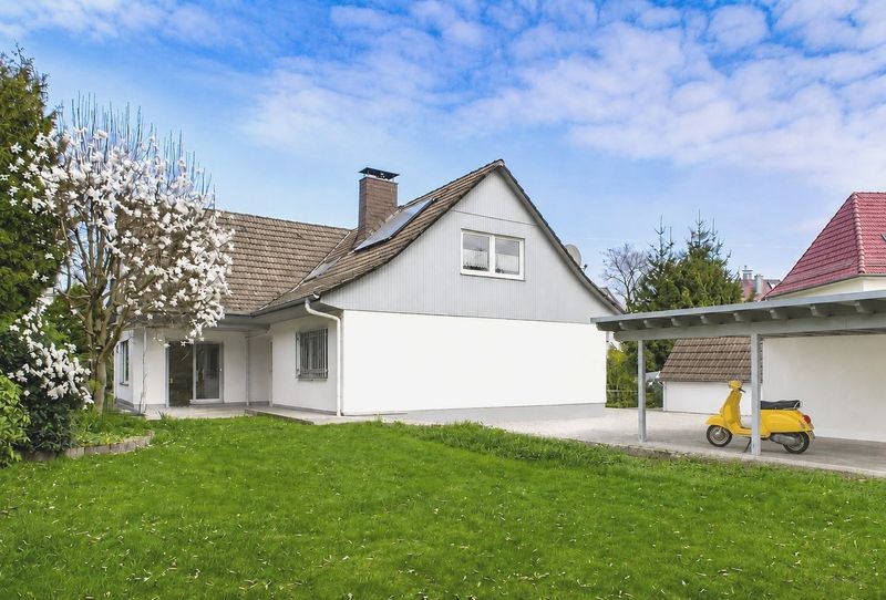 Stilvolles Wohnhaus mit separatem Bereich für Familie, Gäste oder Büro
